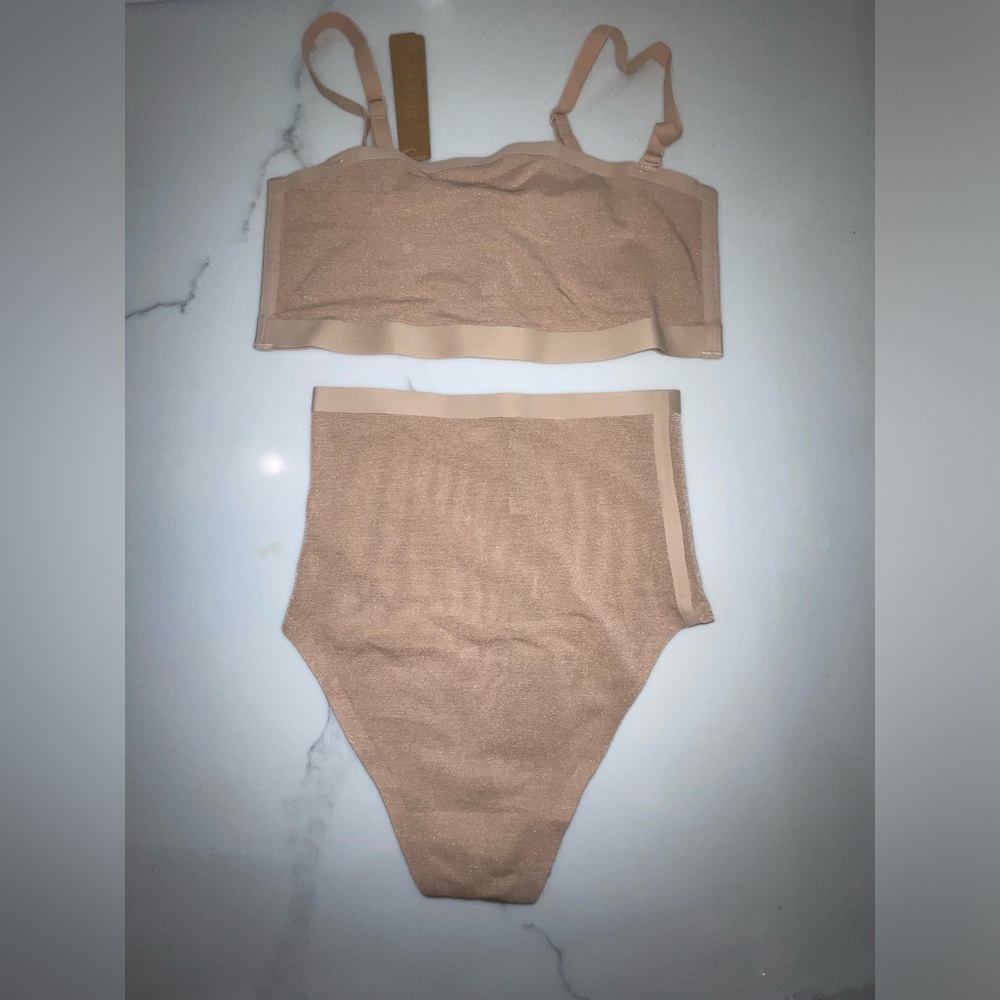 NWT Skims Seamless sculpt bra and panty set